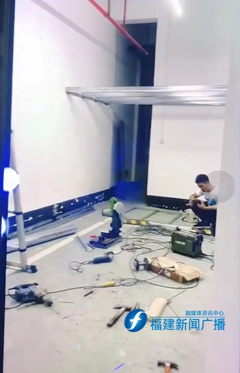 DƬ
